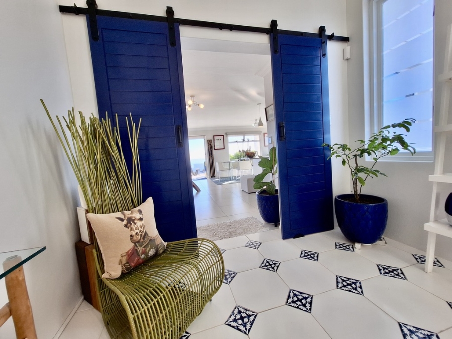 To Let 5 Bedroom Property for Rent in Pearl Bay Western Cape